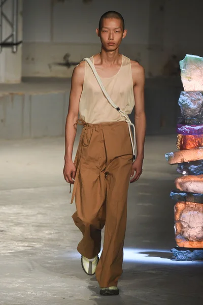 Look 27